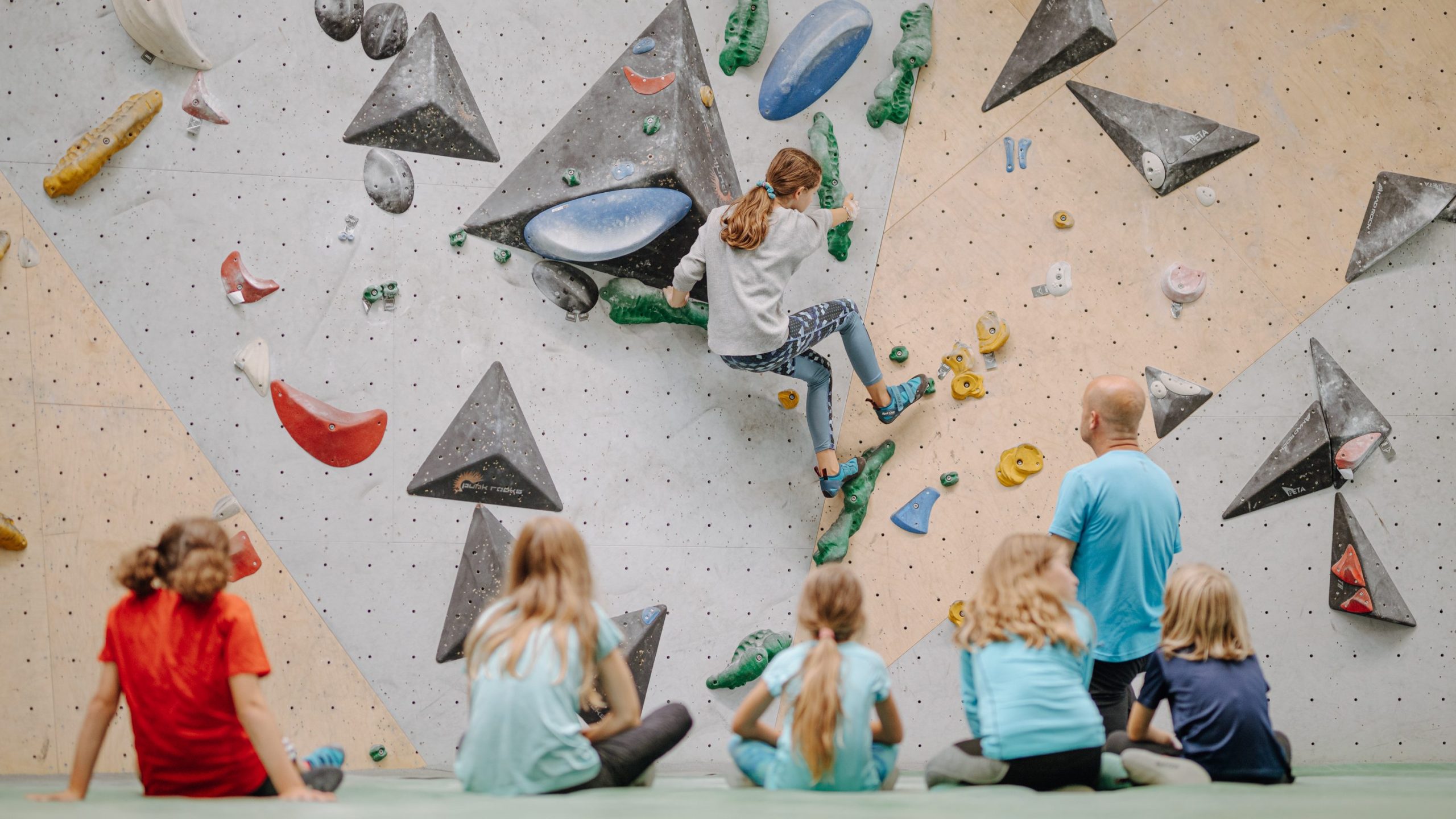 Bouldern trainieren in Trainingsgruppen für Kinder und Jugendliche